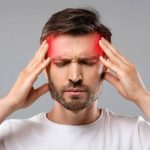 سردرد تنشی چیست؟ علائم، تفاوت با میگرن و بهترین روشهای درمان 1 سردرد تنشی